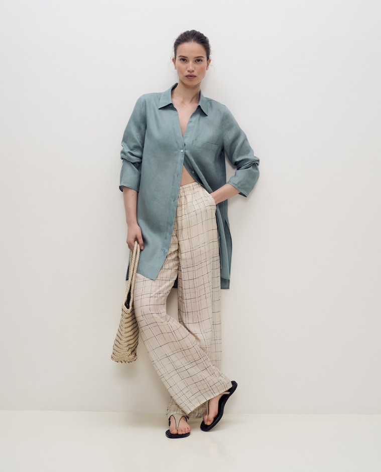 Pantalón ancho con estampado de cuadros en color crudo y cintura elástica