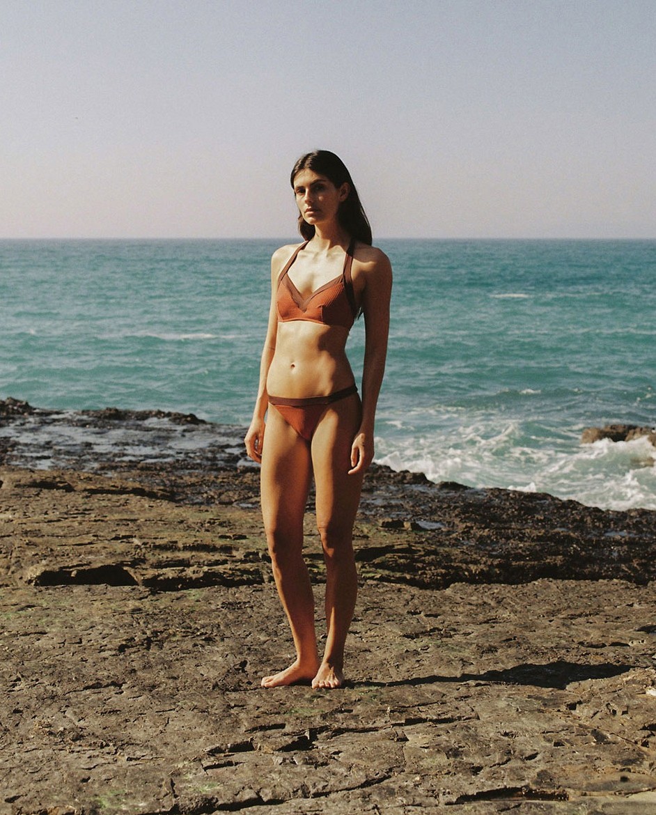 Bicolour halter neck bikini top with underwire in chocolate brown