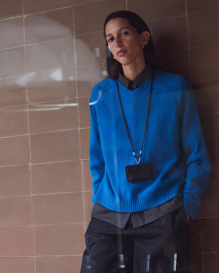 Blue V-neck wool blend sweater - Sweater made with RWS wool