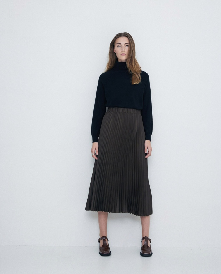 Long pleated skirt dark green