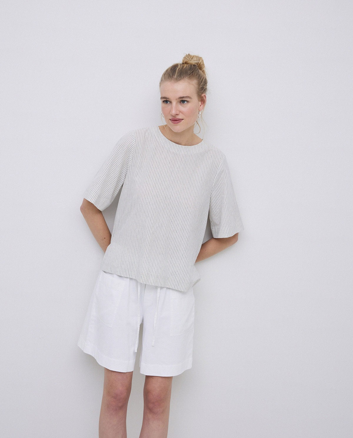 Shorts bolsillos plastrón blanco 1