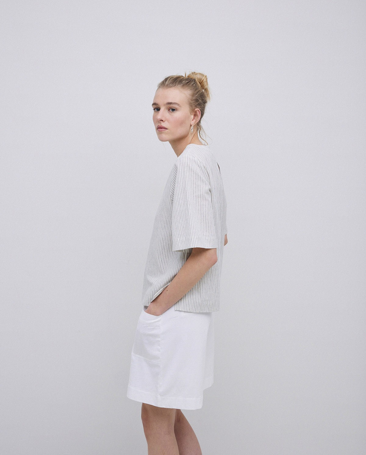 Shorts bolsillos plastrón blanco 2