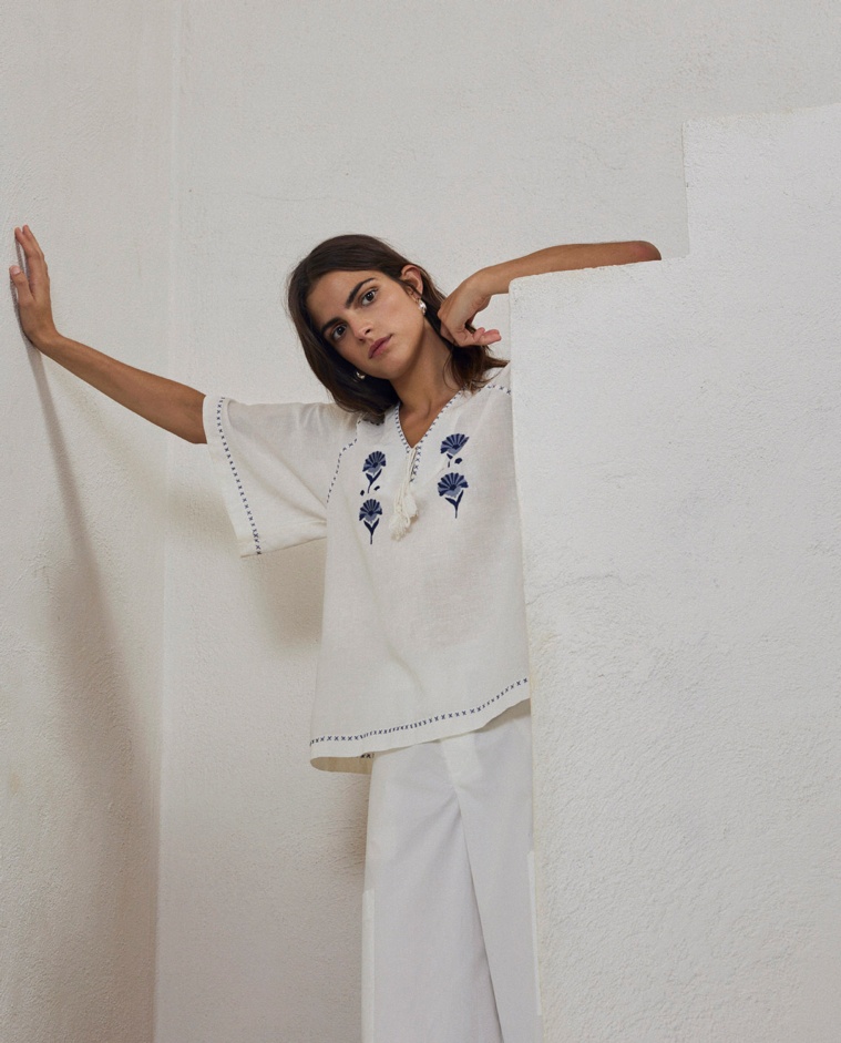 Blusa lino y algodón bordados florales crudo