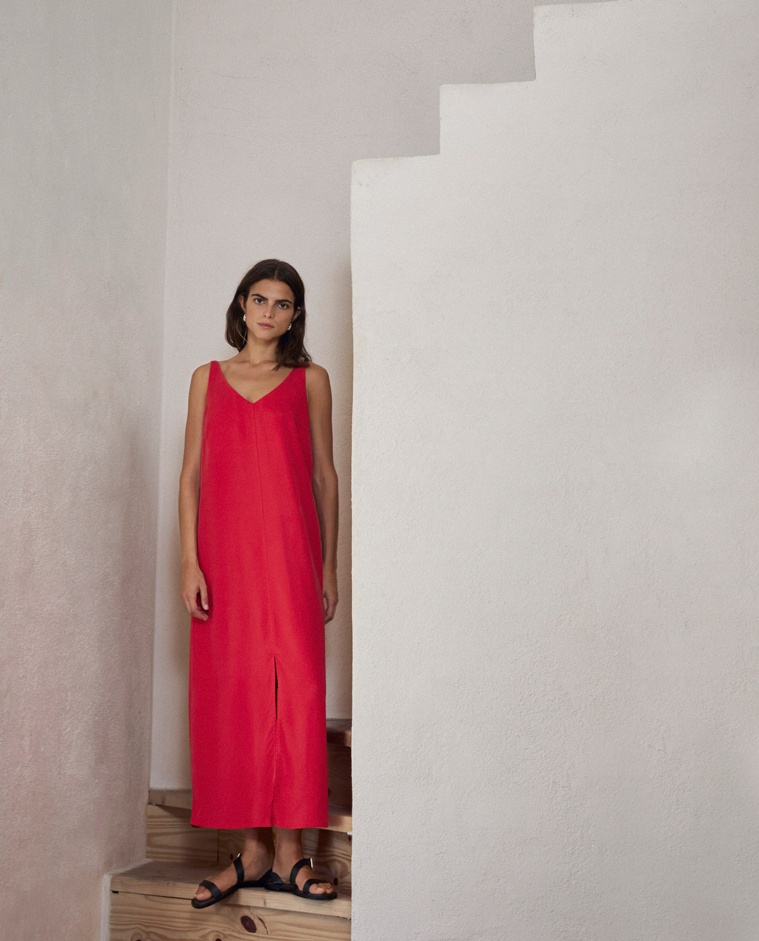 Red sleeveless tencel dress