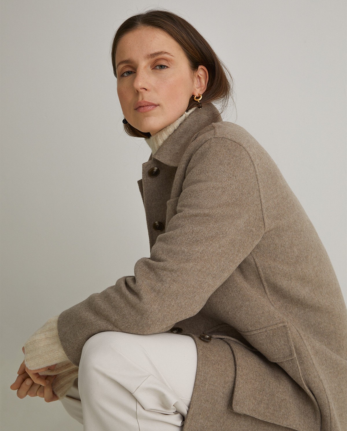 Handmade wool-blend short coat brown woman Yerse - Front view 2