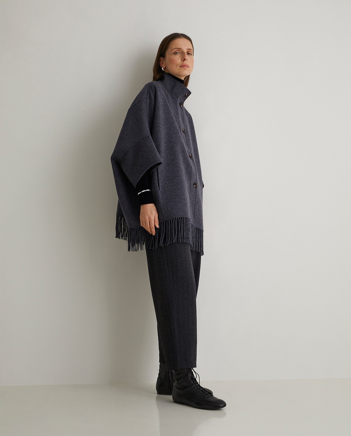 Grey fringed wool blend cape - Double-sided fabric cape 4