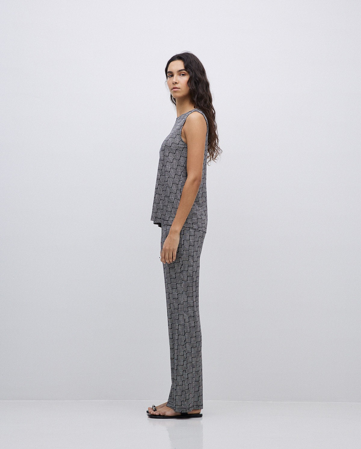 Black geometric flared trousers 2