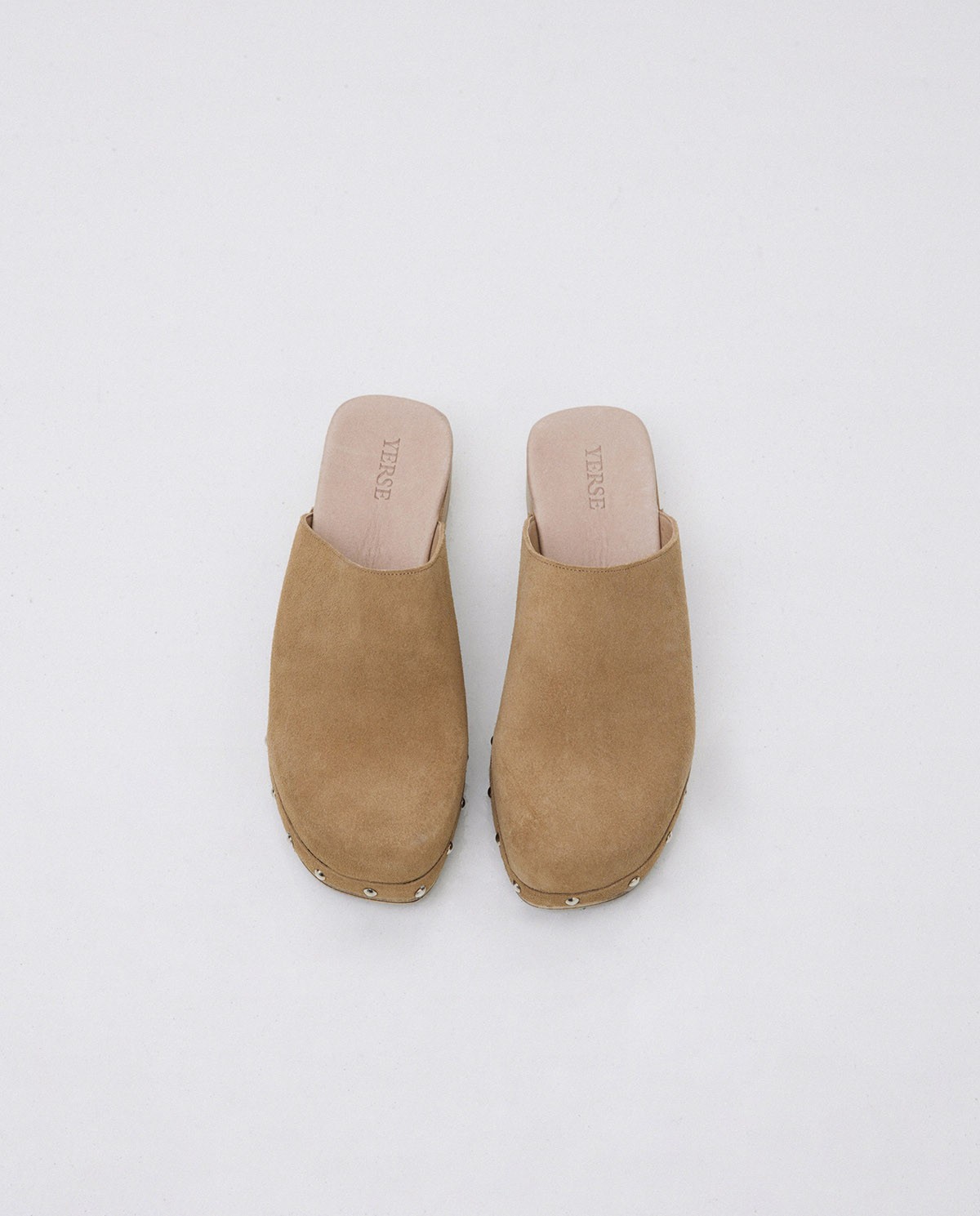 Zuecos tachuelas beige oscuro 3