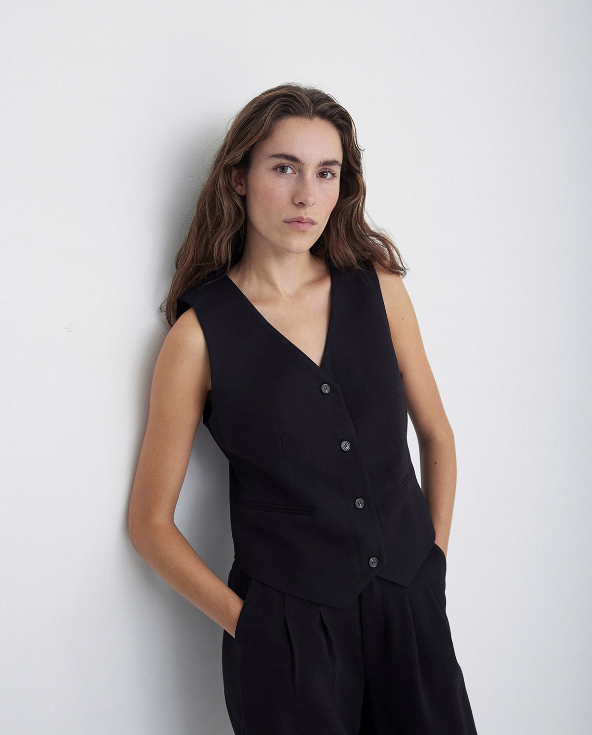 Fitted vest black