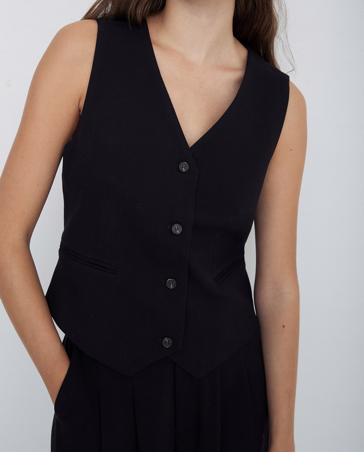Fitted vest black