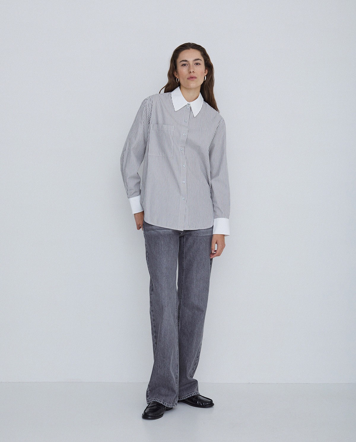Camisa 100% algodón rayas gris claro