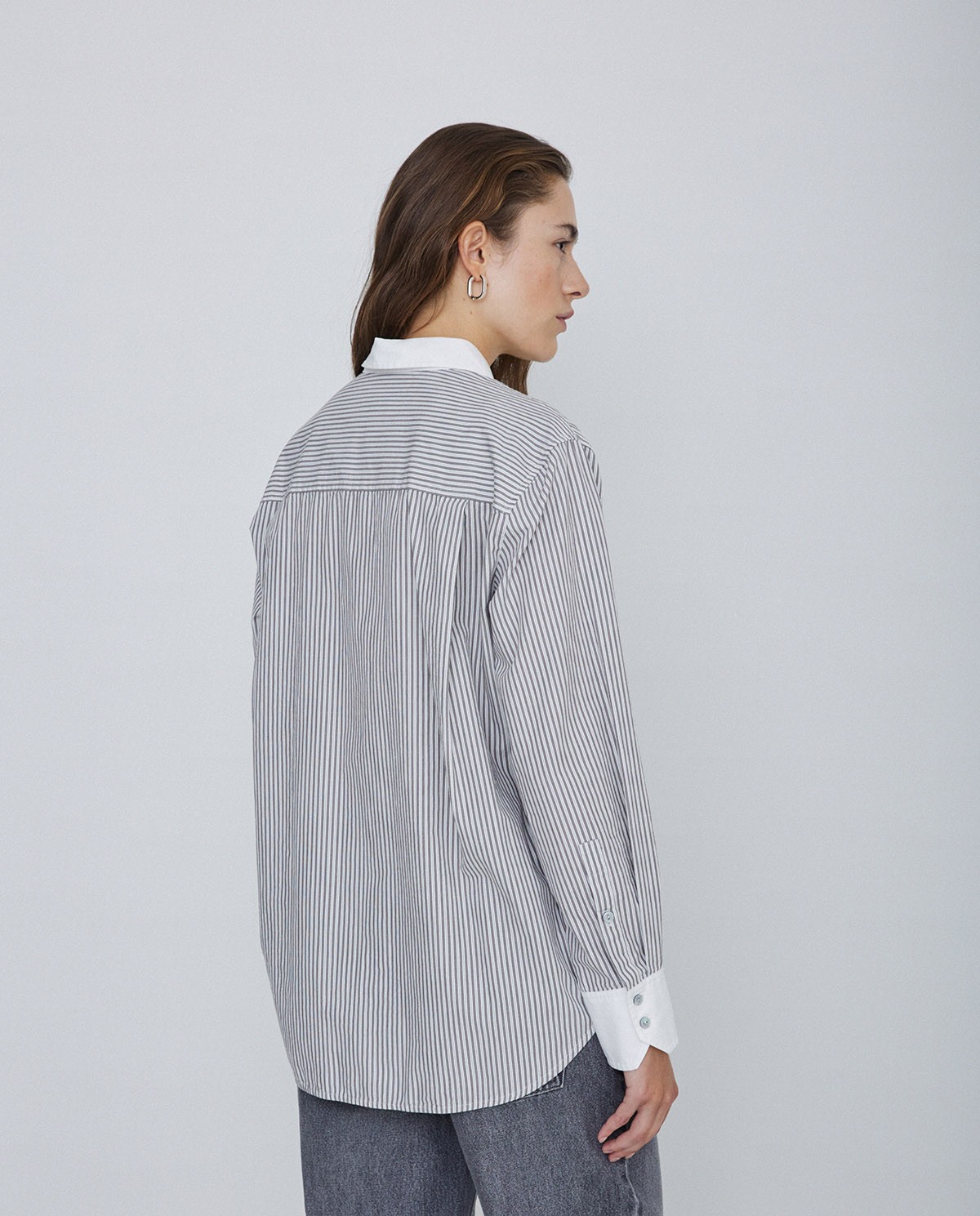 Camisa 100% algodón rayas gris claro