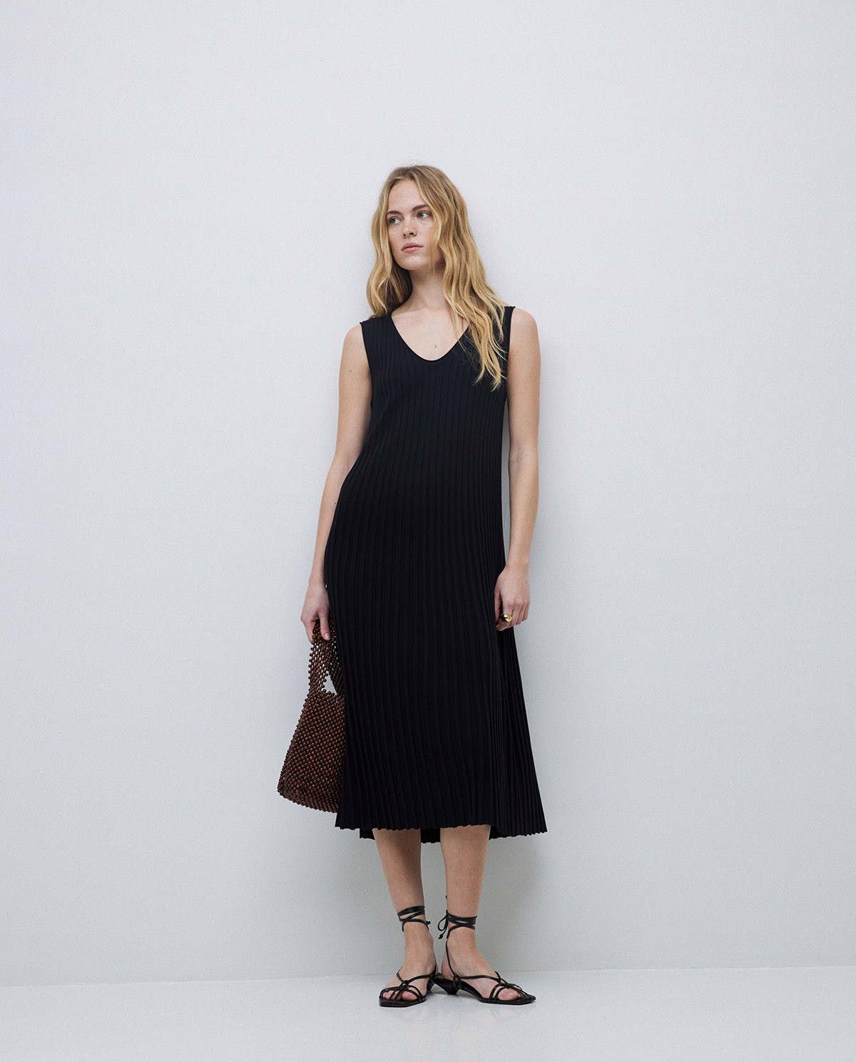 Vestido largo tirantes evasé negro 5