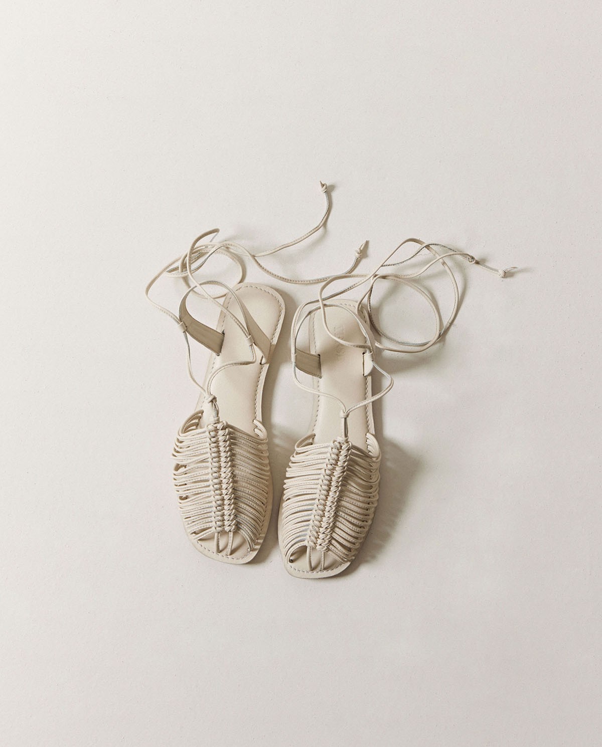 Sandalias planas handmade blanco roto