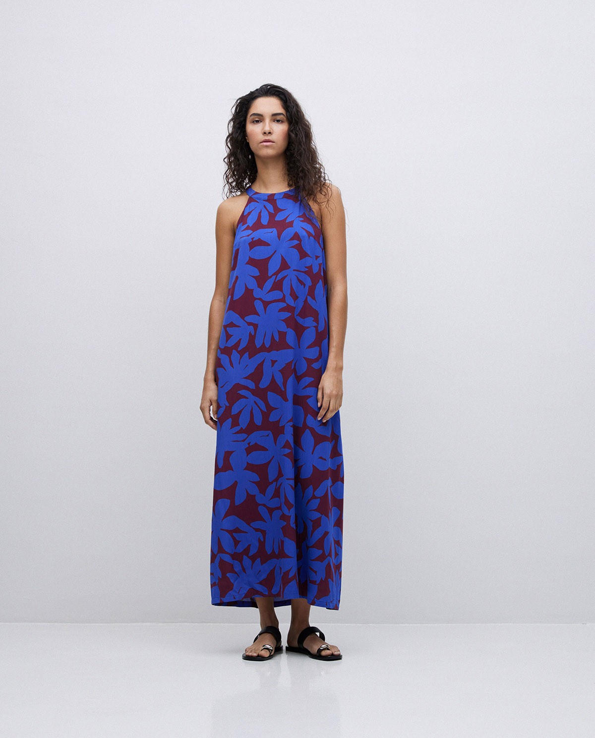 Vestido largo cuello halter azul 4