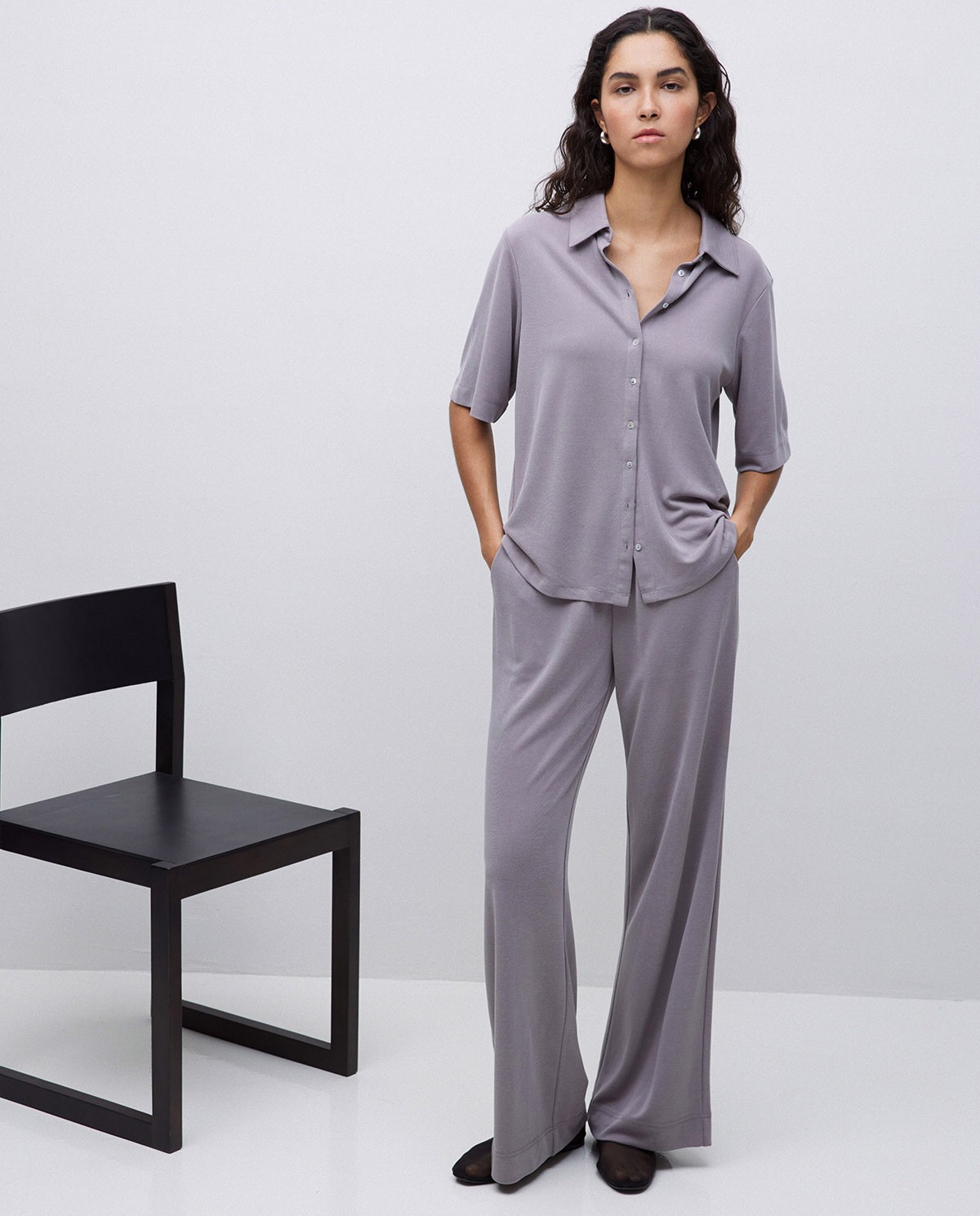 Pantalones punto fluidos gris