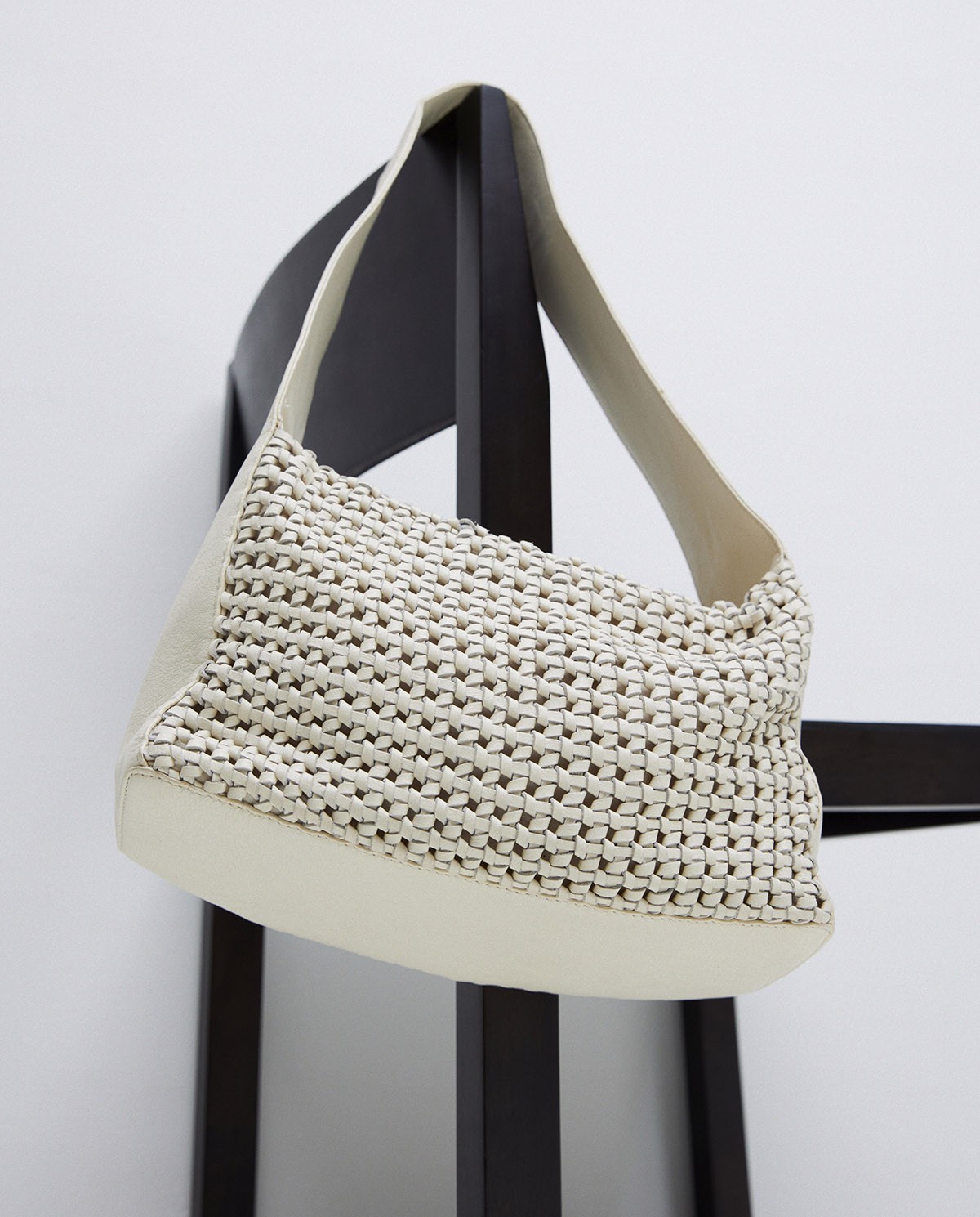 Sac fait main en cuir tressé écru 1