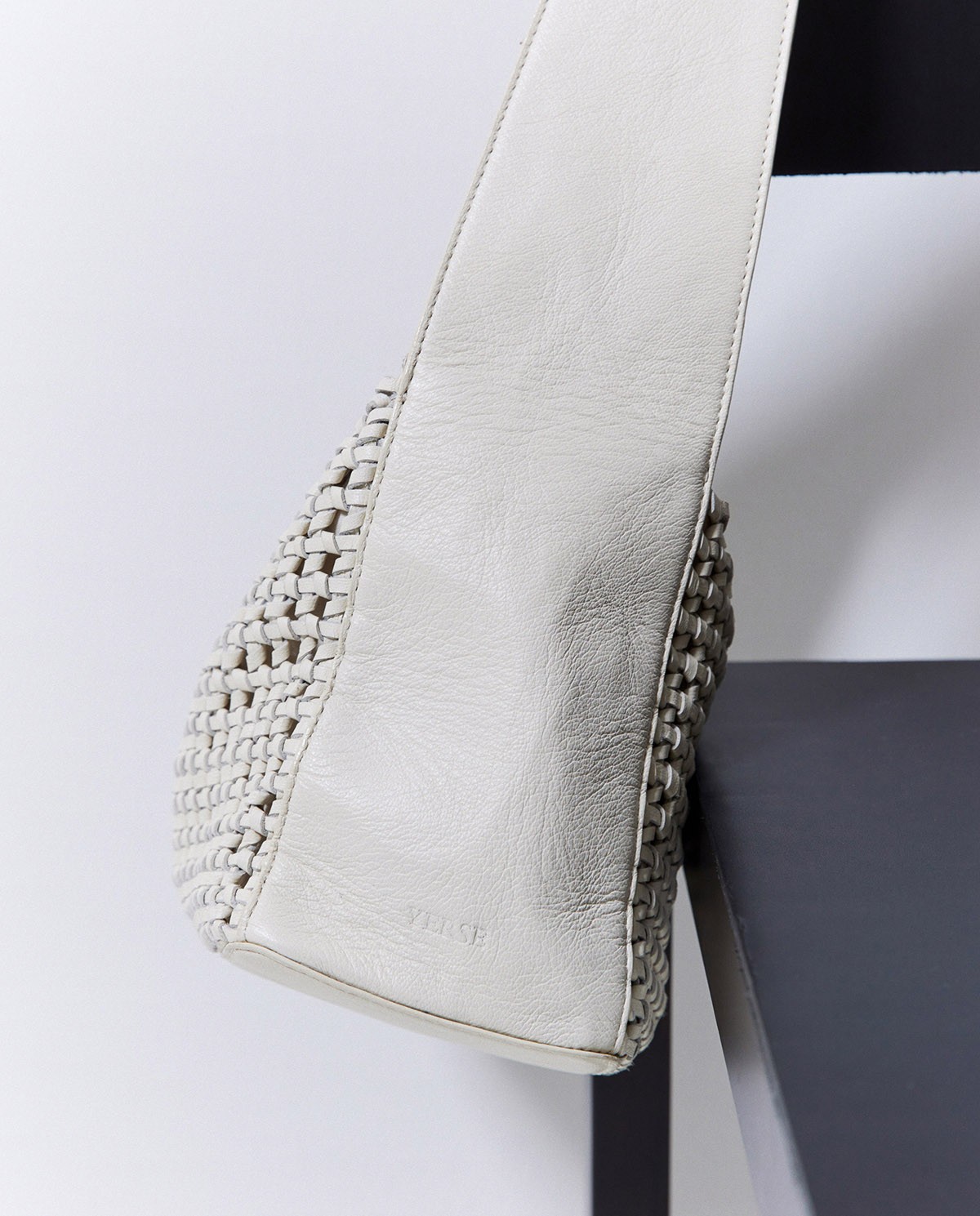 Sac fait main en cuir tressé écru 2