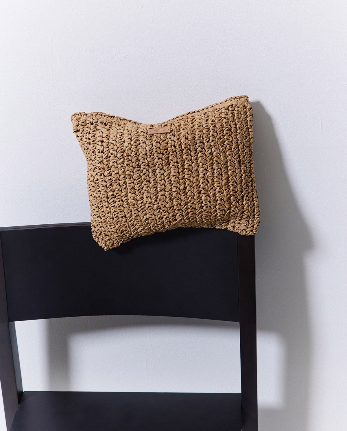 Clutch cremallera rafia natural