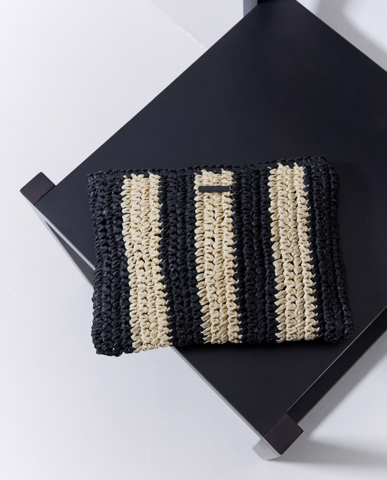 Clutch rafia crudo y negro