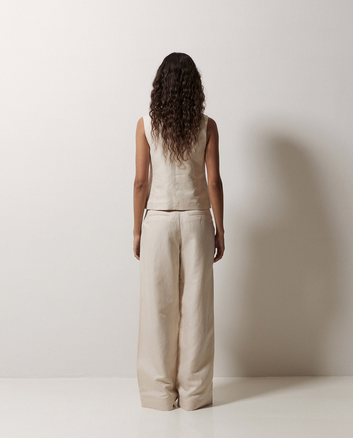Ecru pleated wide-leg trousers 4