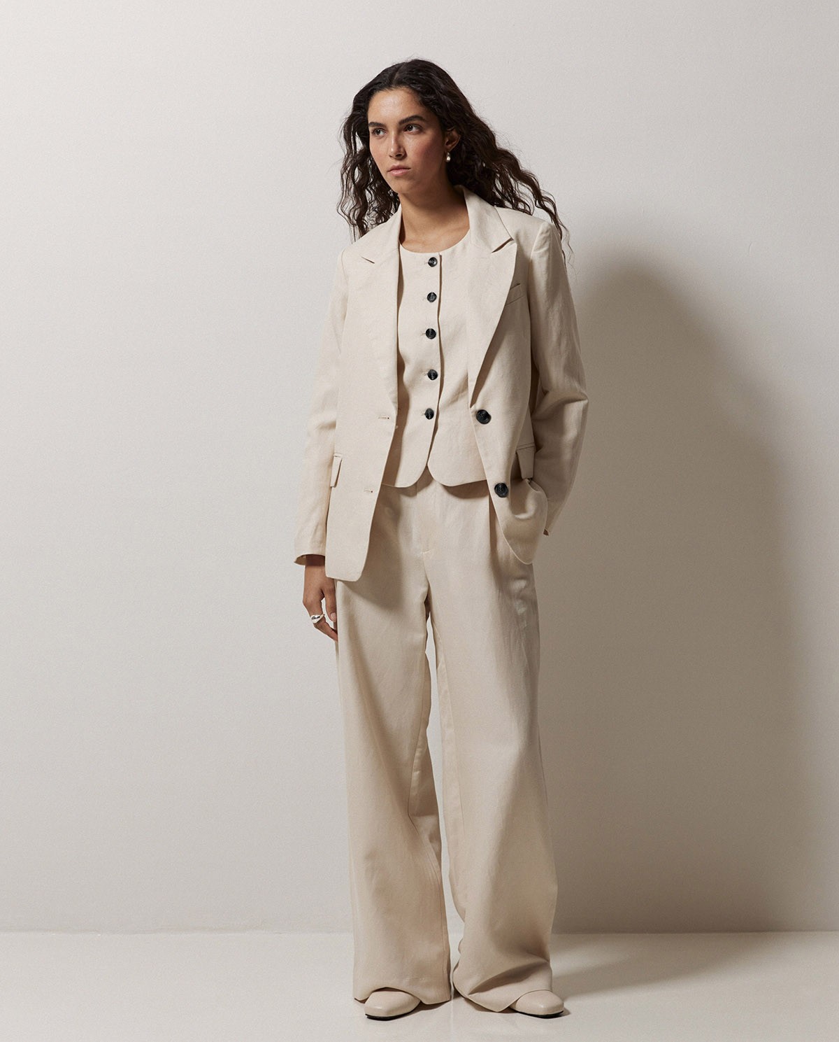 Ecru pleated wide-leg trousers 1