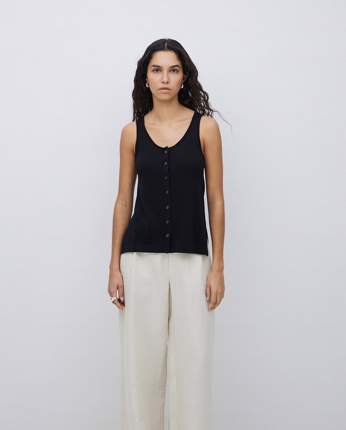 Black round-neck buttoned top 2