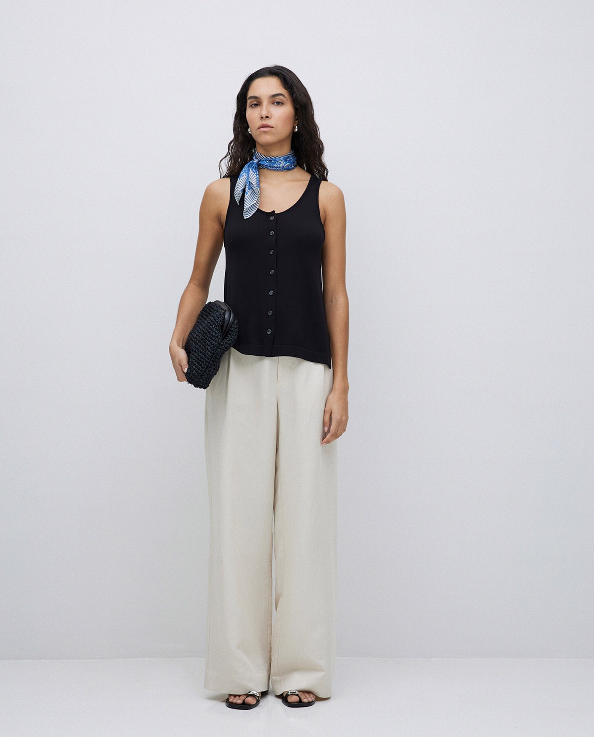 Black handmade raffia and leather bag 3