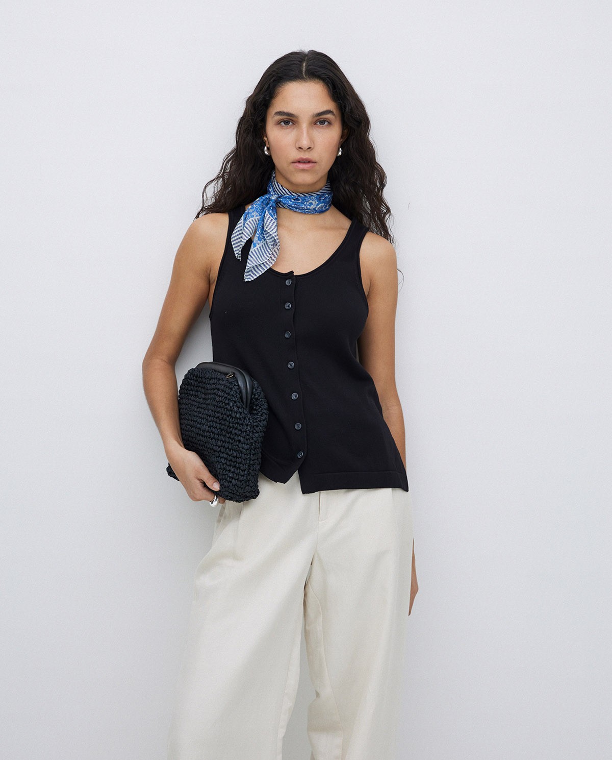 Black round-neck buttoned top 6