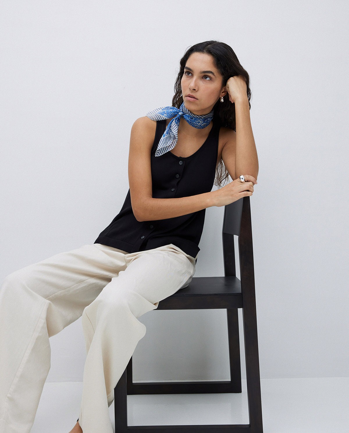 Black round-neck buttoned top 5