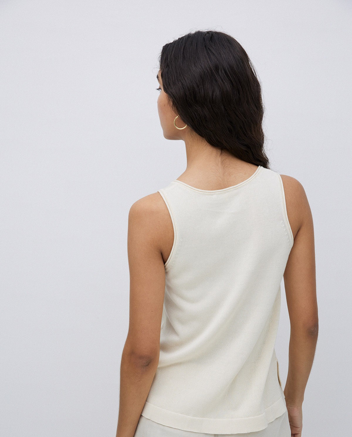 Top botones escote redondo beige 6