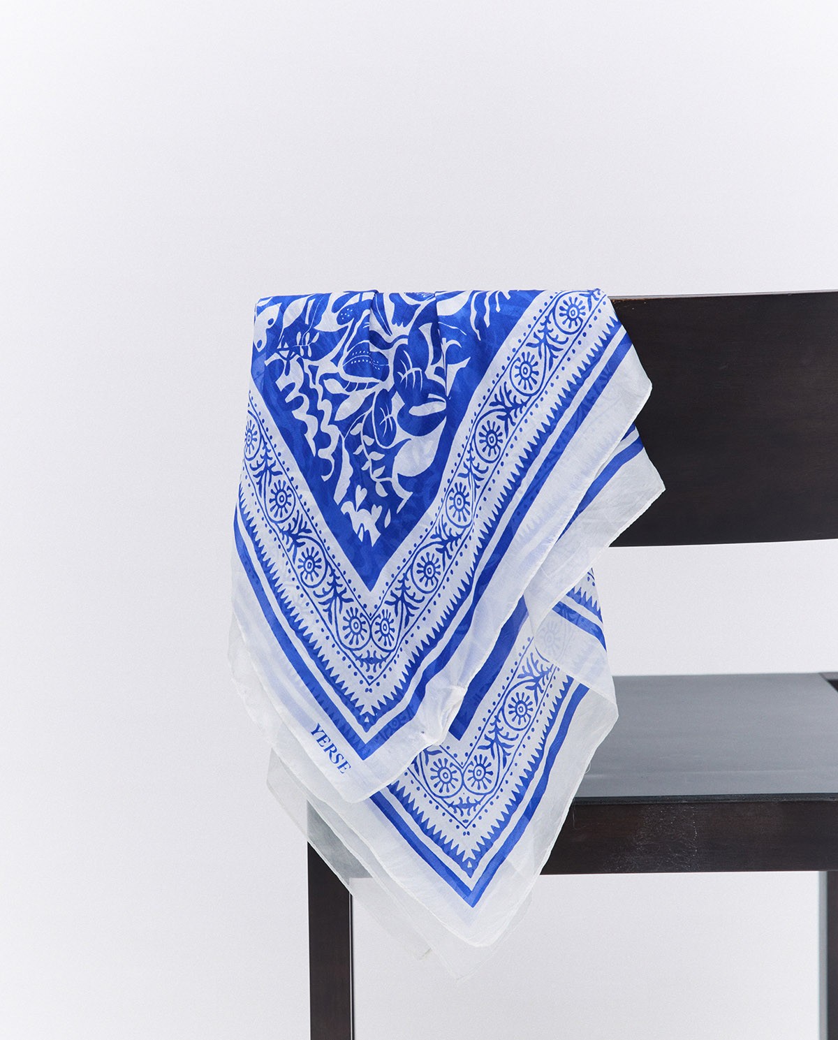Foulard bleu en soie