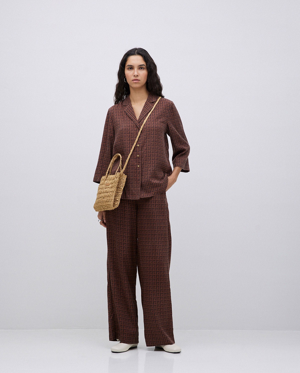 Camisa tencel cuello solapa chocolate 6