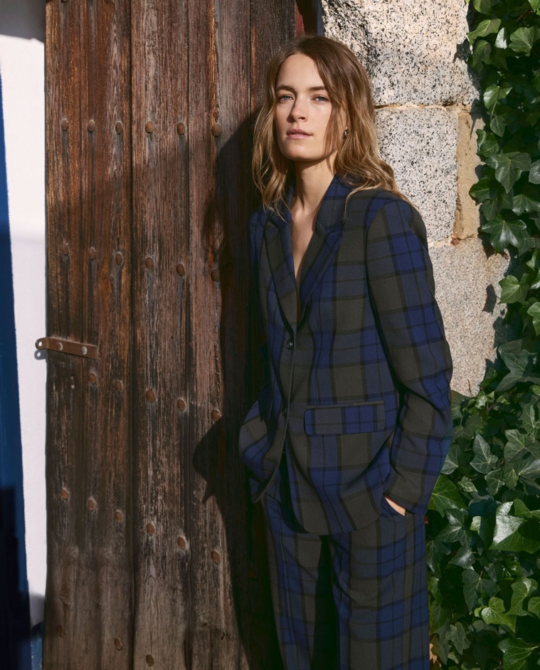 Americana de traje con cuadros multicolor, vista frontal con detalle del tejido jacquard