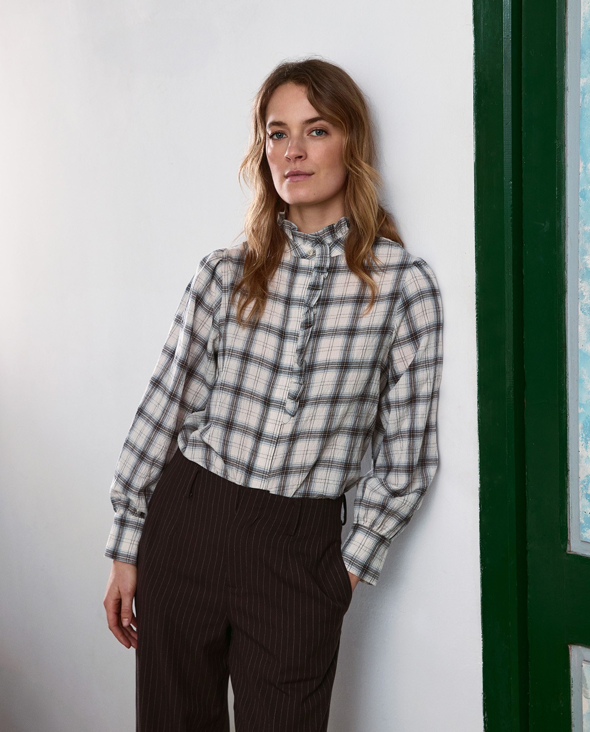 Camisa de cuadros con detalle de volante