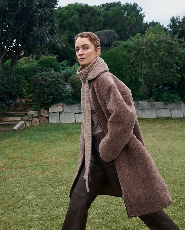 Long shearling coat in chocolate