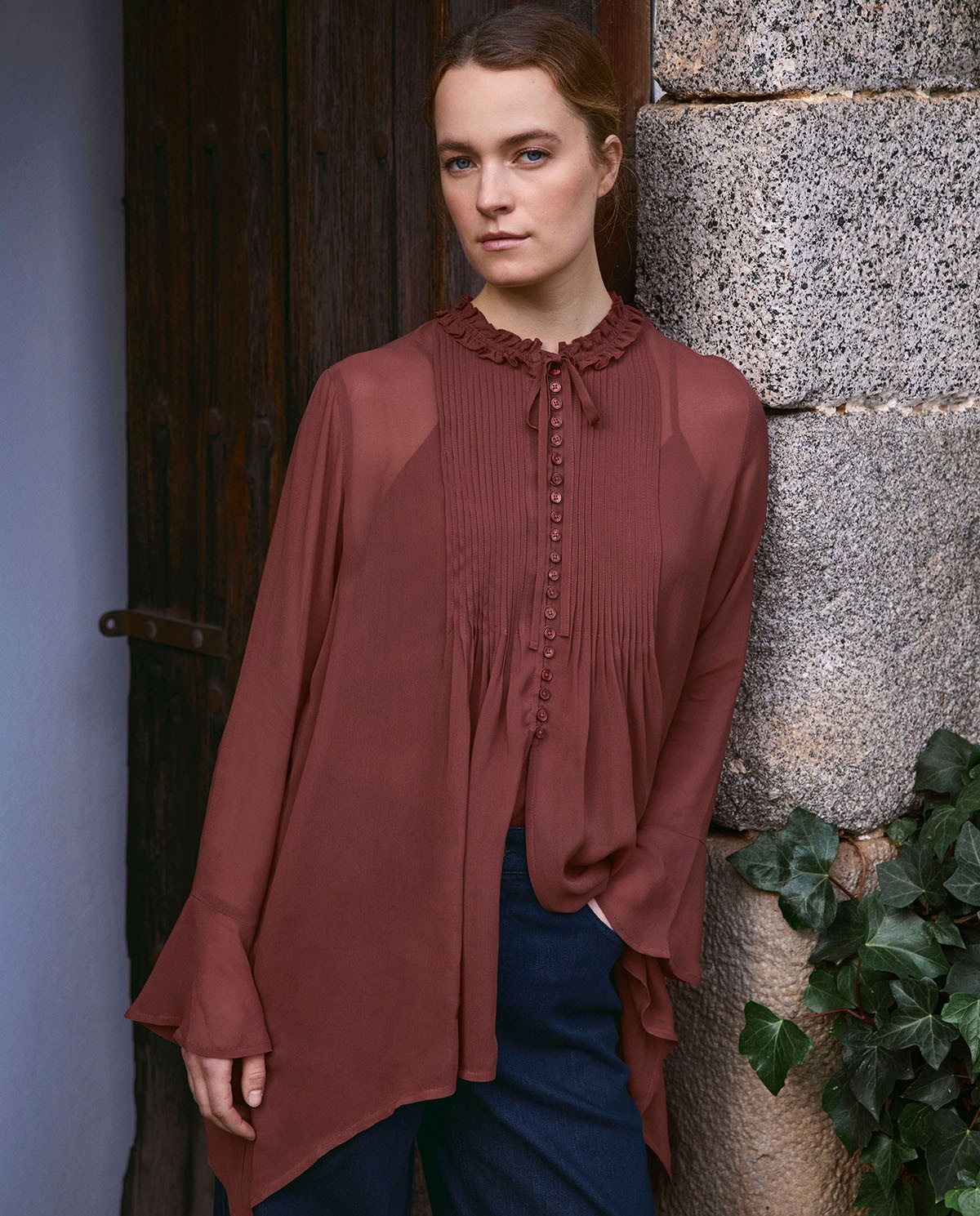 Camisa plisada en color chocolate