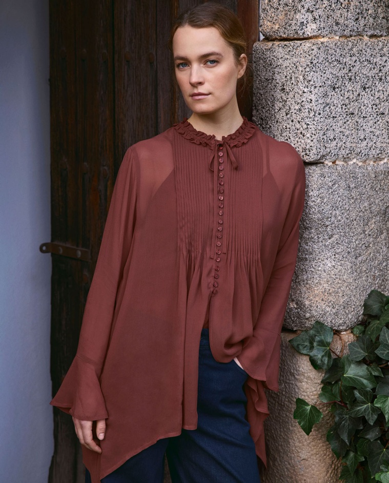 Camisa plisada en color chocolate