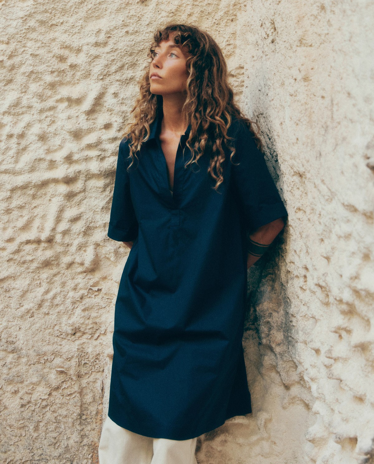 Vestido camisero azul oscuro 100% algodón – cuello polo, manga corta y corte recto