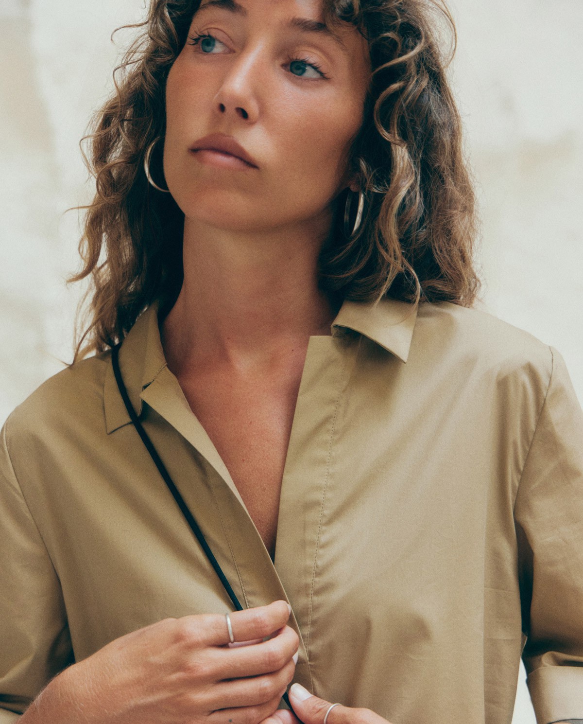 Vestido camisero 100% algodón beige para mujer – cuello polo, corte recto y manga corta 3