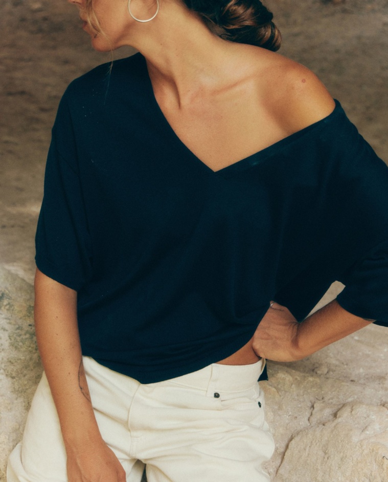 Jersey manga corta escote pico azul oscuro mujer Yerse - Detalle frontal