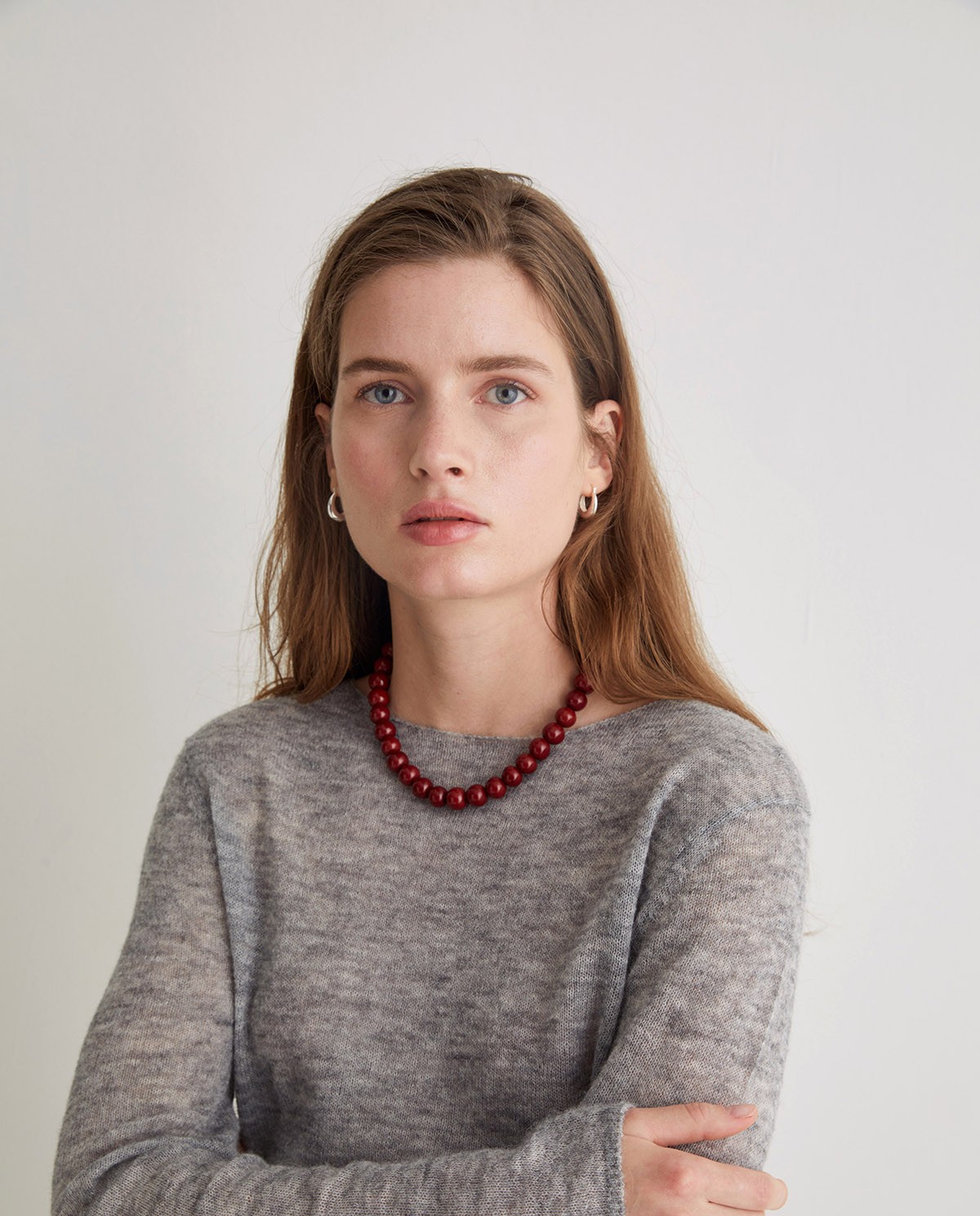 Collier à perles bordeaux en résine avec fermeture réglable et mousqueton – Accessoire Yerse 3