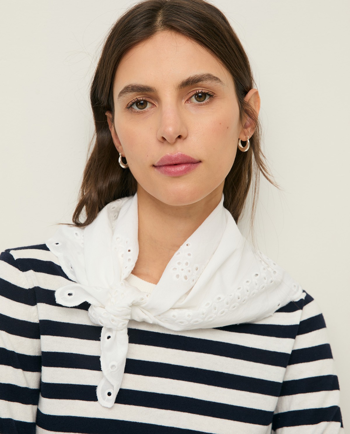 Jersey algodón estampado rayas en color azul oscuro, vista frontal con detalle del tejido 3