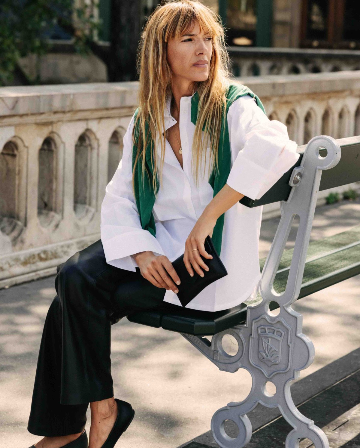 Pantalón de piel recto de mujer en color negro 2