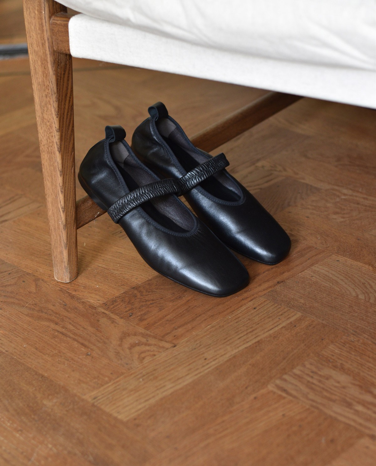 Ballerines en cuir avec élastique noir