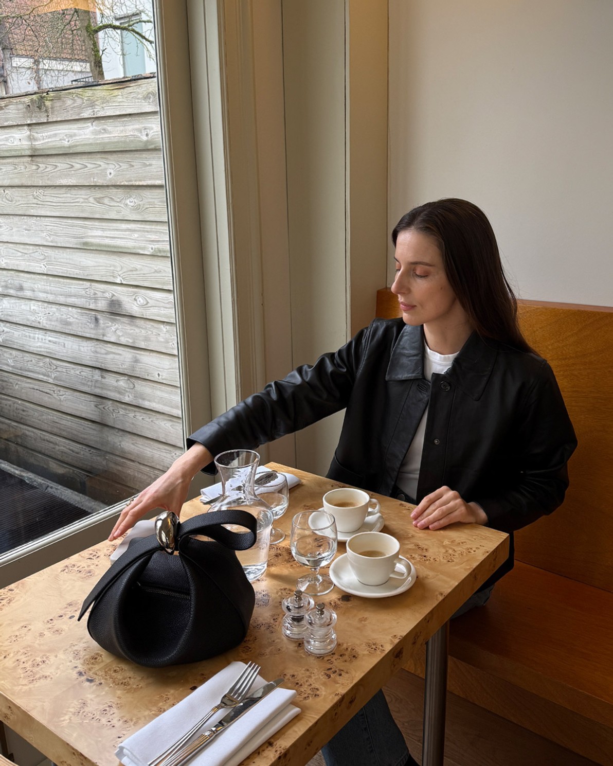 Chaqueta corta 100% piel negro mujer Yerse - Detalle frontal 3